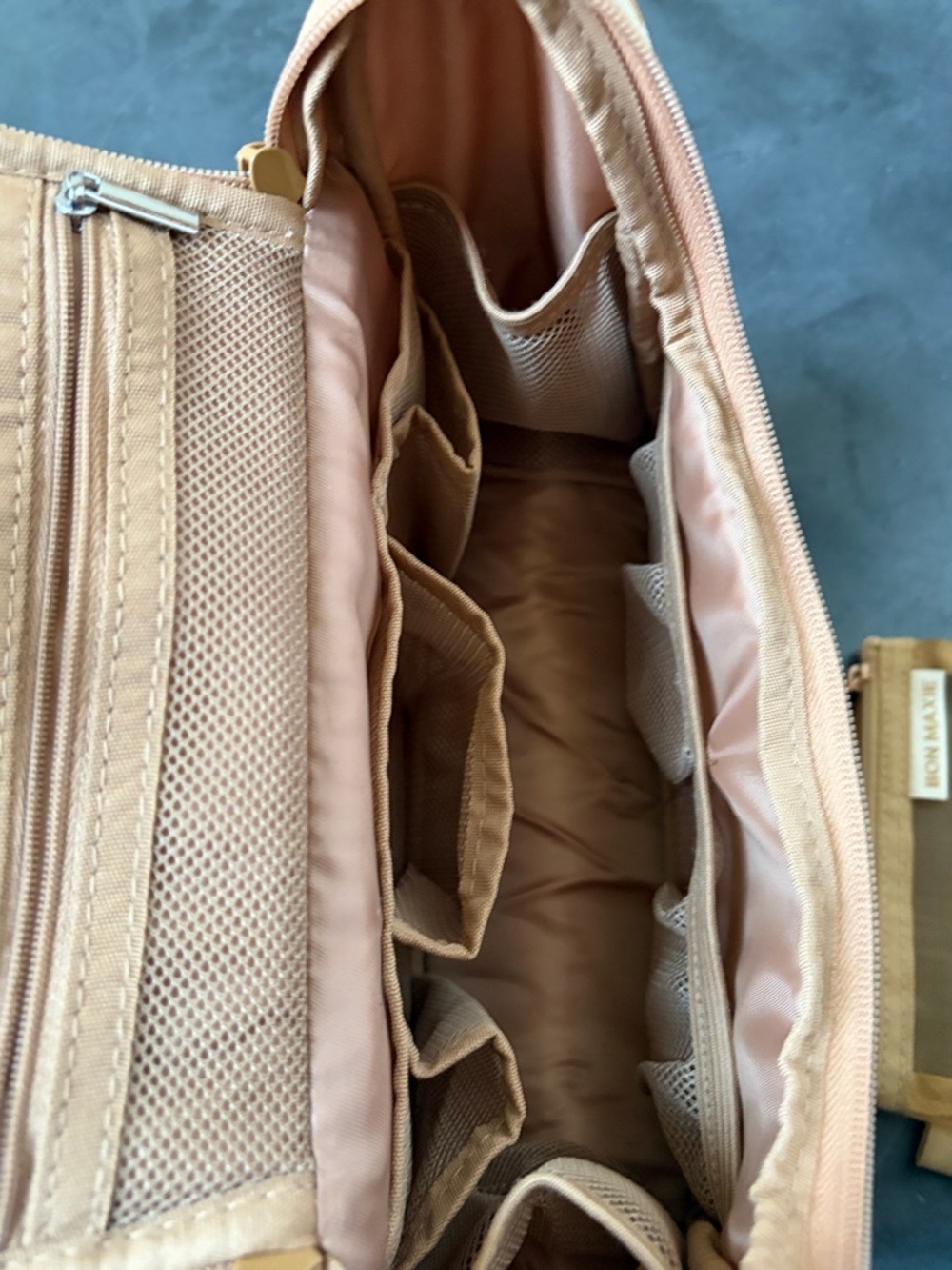 NWT Bon Maxie Toiletry Bag - Picture 6 of 8